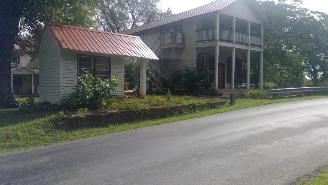 Bliss Point Farm And B&B, Llc Earlysville Exterior photo