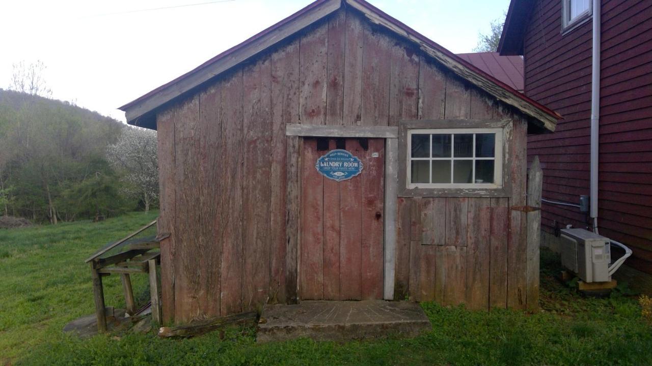 Bliss Point Farm And B&B, Llc Earlysville Exterior photo