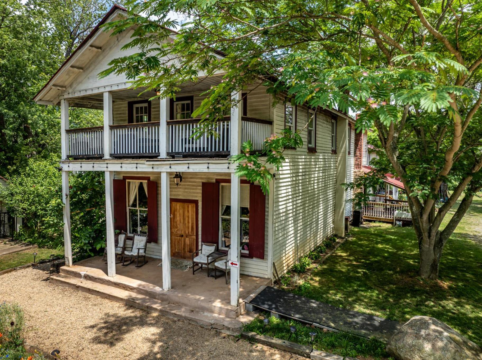 Bliss Point Farm And B&B, Llc Earlysville Exterior photo