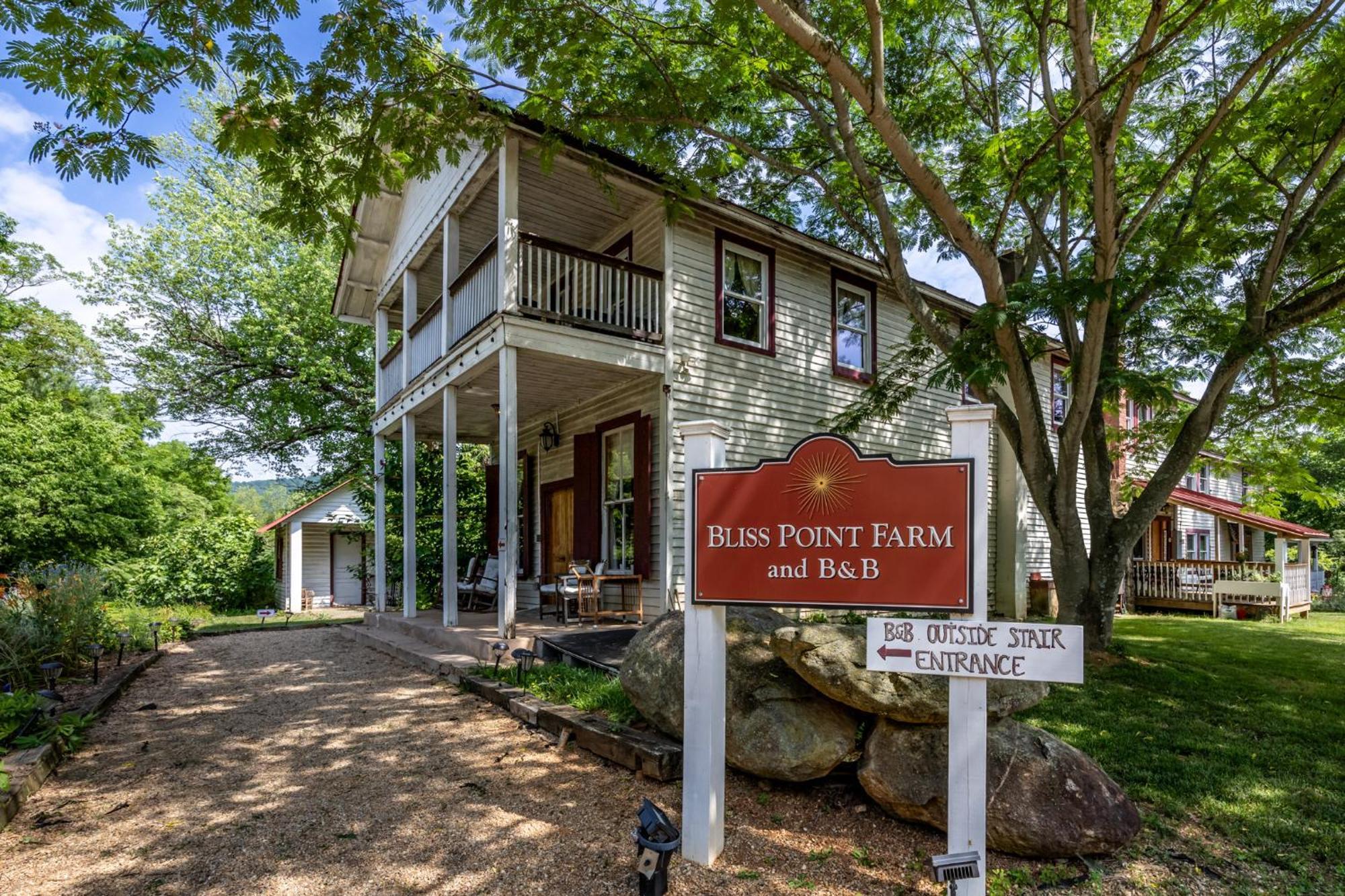 Bliss Point Farm And B&B, Llc Earlysville Exterior photo