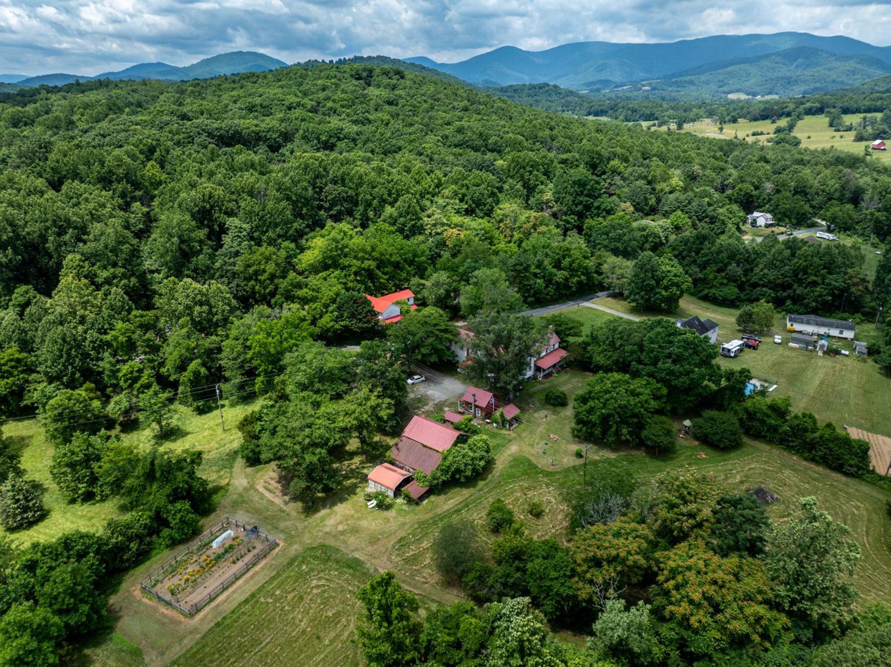 Bliss Point Farm And B&B, Llc Earlysville Exterior photo