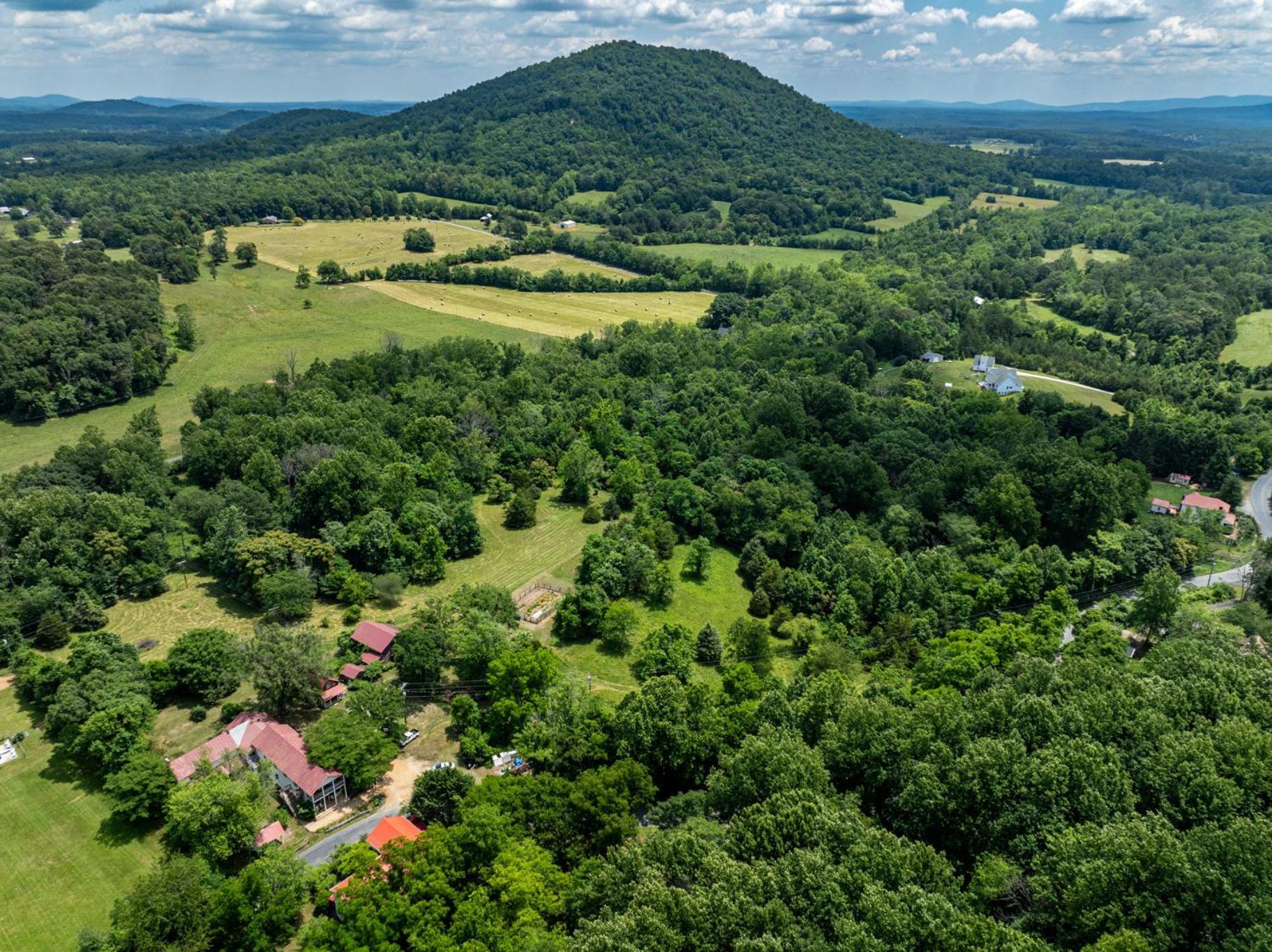 Bliss Point Farm And B&B, Llc Earlysville Exterior photo