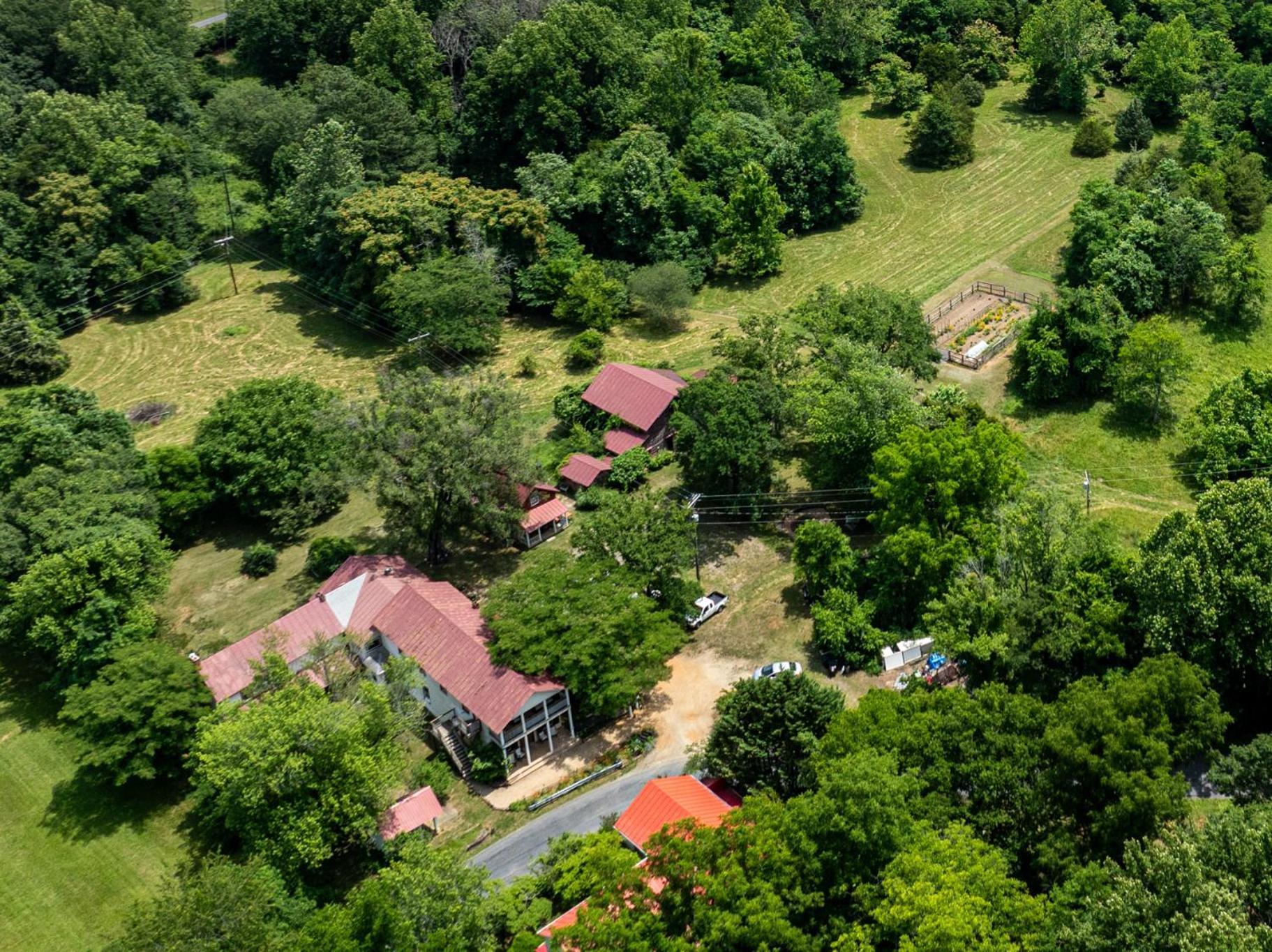 Bliss Point Farm And B&B, Llc Earlysville Exterior photo