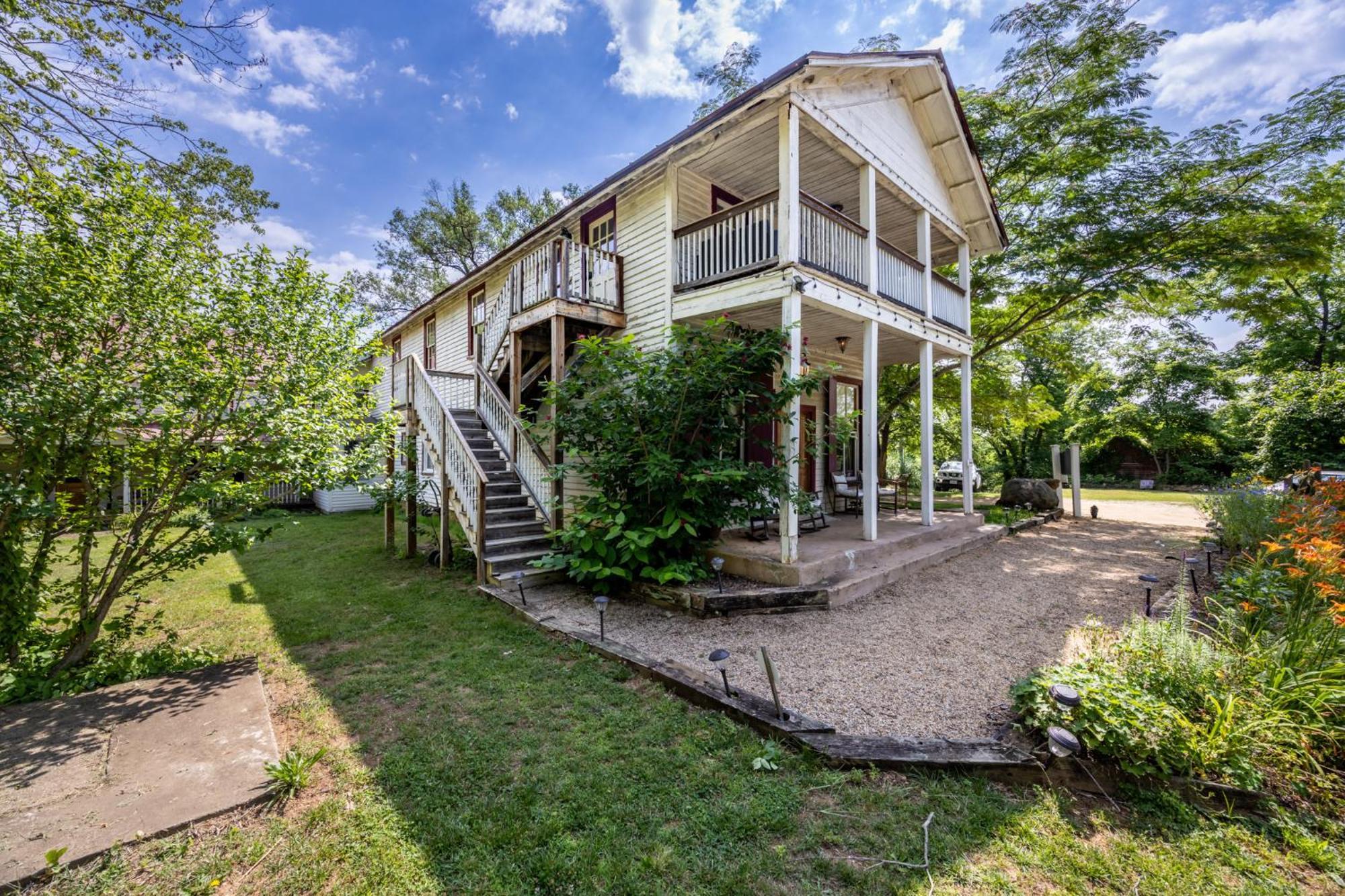 Bliss Point Farm And B&B, Llc Earlysville Exterior photo